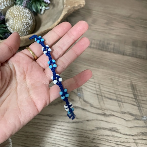 Beaded Flower Friendship Bracelet - Picture 6 of 6